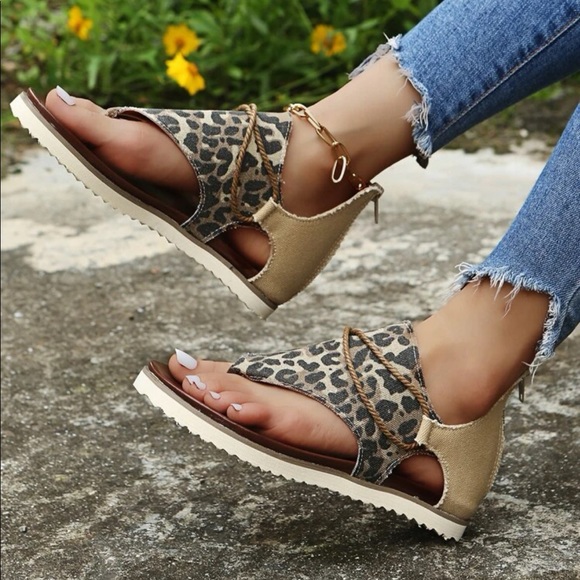 Leopard Print Thong sandal - Picture 2 of 5